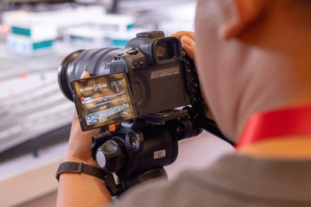 EOS R5 Mark II 的亮相，成為汽車媒體拍攝的新武器