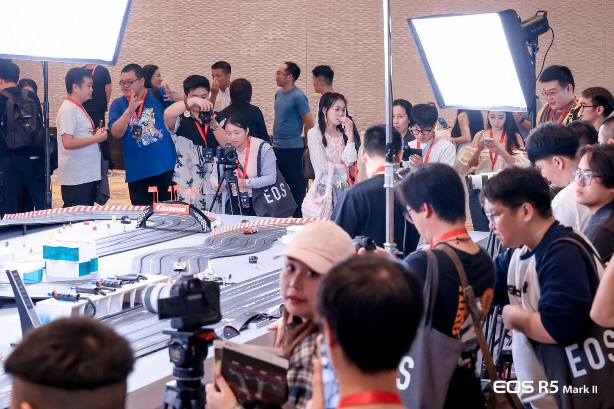 EOS R5 Mark II 的亮相，成為汽車媒體拍攝的新武器
