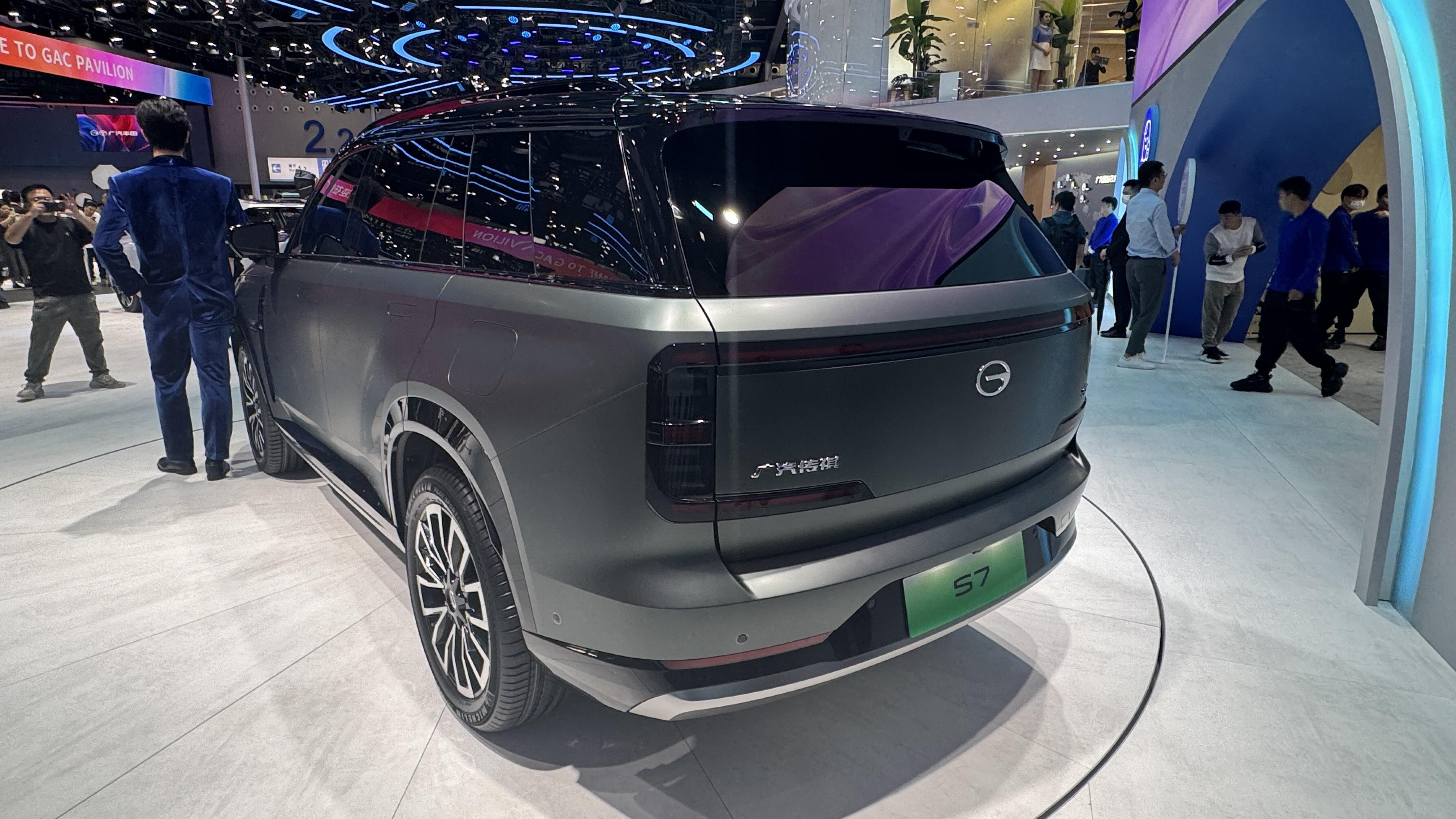 搭載傳祺第三代混動技術(shù)！廣汽傳祺全新SUV S7在廣州車展亮相