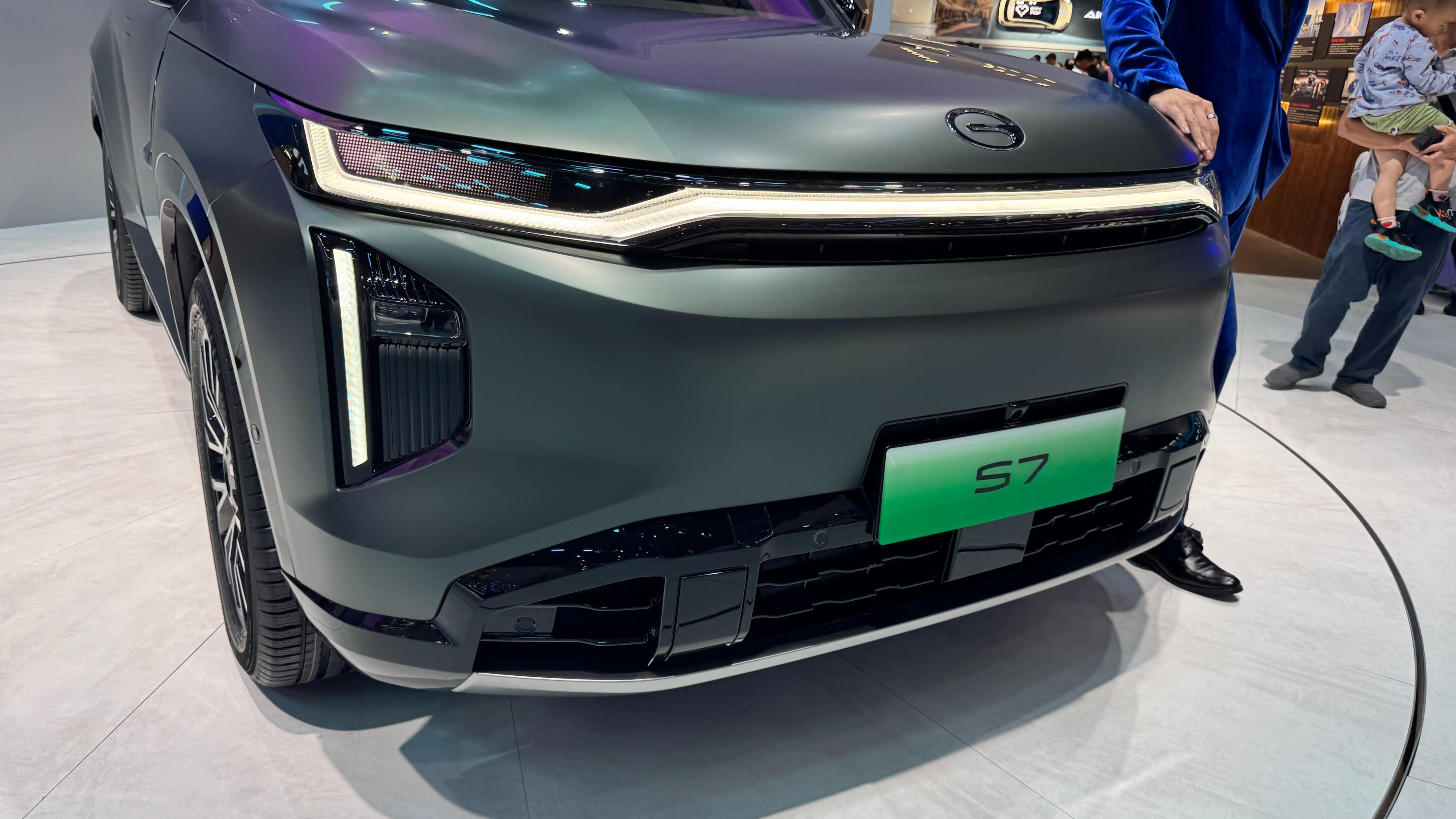 搭載傳祺第三代混動技術(shù)！廣汽傳祺全新SUV S7在廣州車展亮相