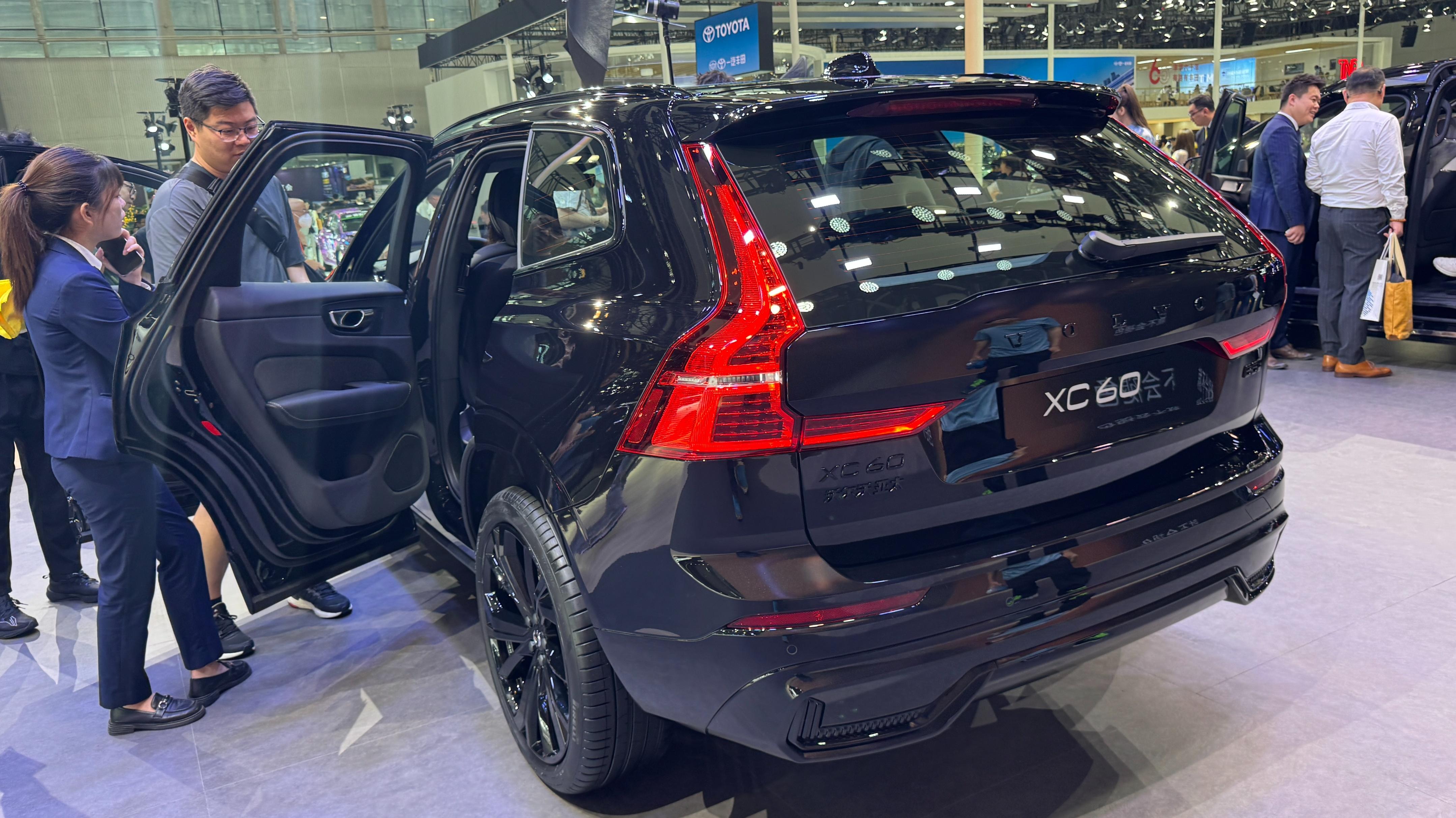 售價(jià)42.59萬元！沃爾沃XC60 B5智遠(yuǎn)極夜黑版在廣州車展上市