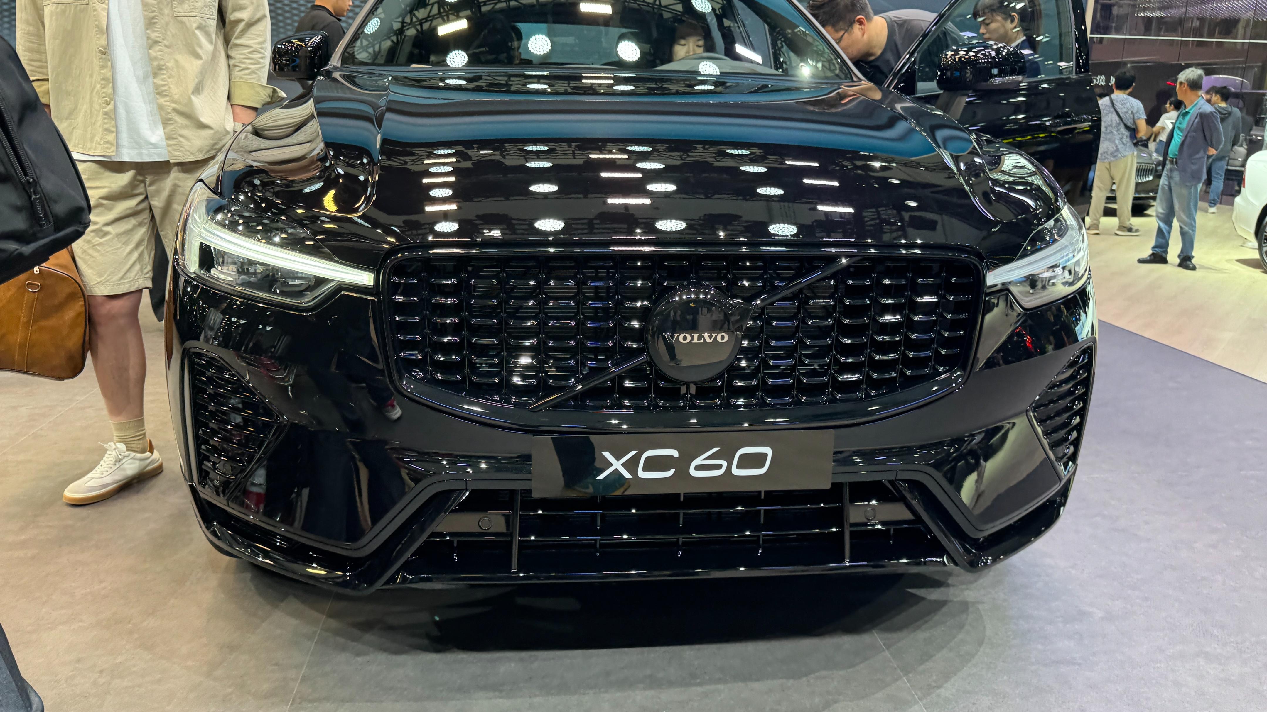 售價(jià)42.59萬元！沃爾沃XC60 B5智遠(yuǎn)極夜黑版在廣州車展上市