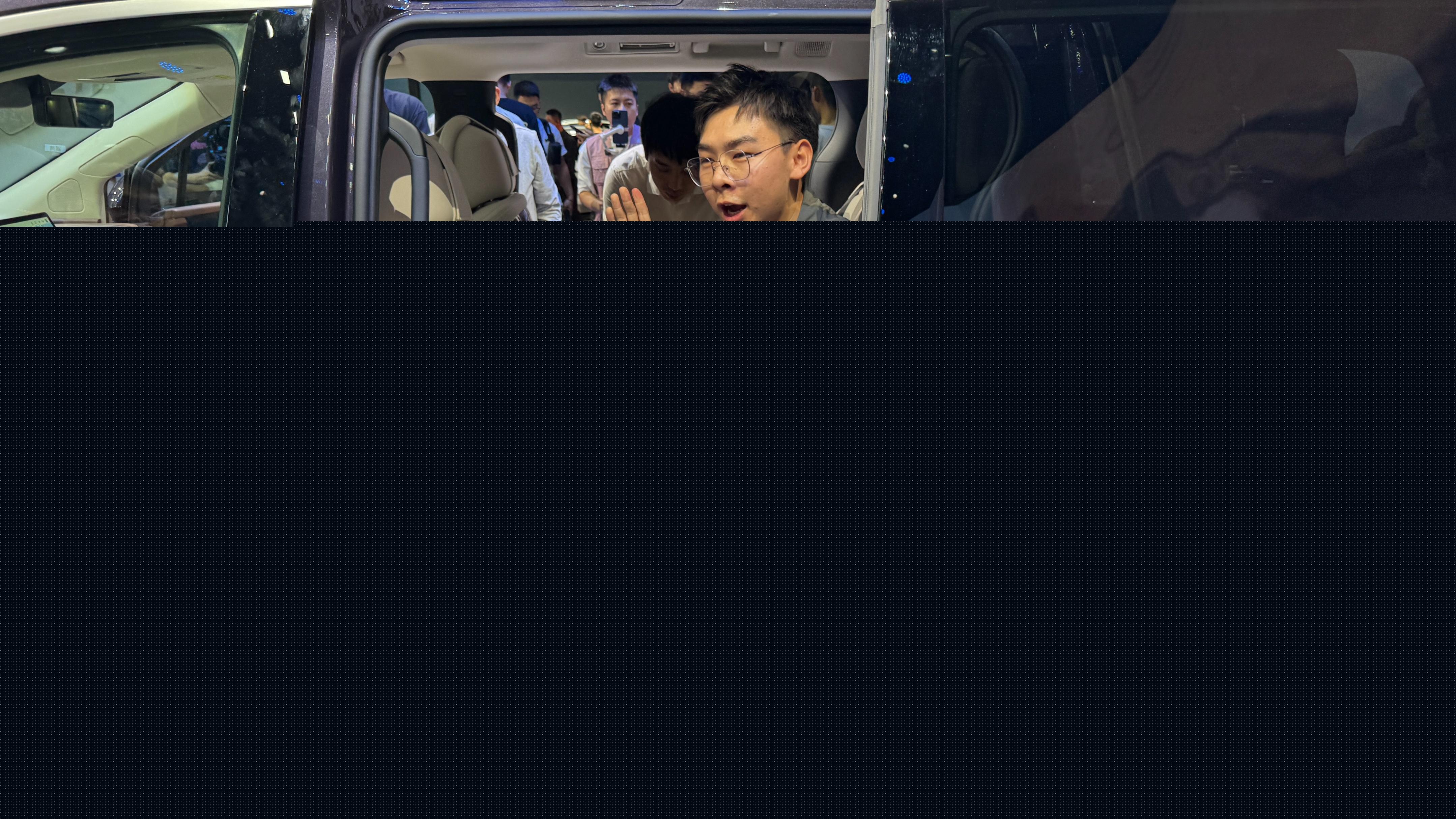 將于2025年第一季度上市!比亞迪“夏”的內(nèi)飾在廣州車展亮相