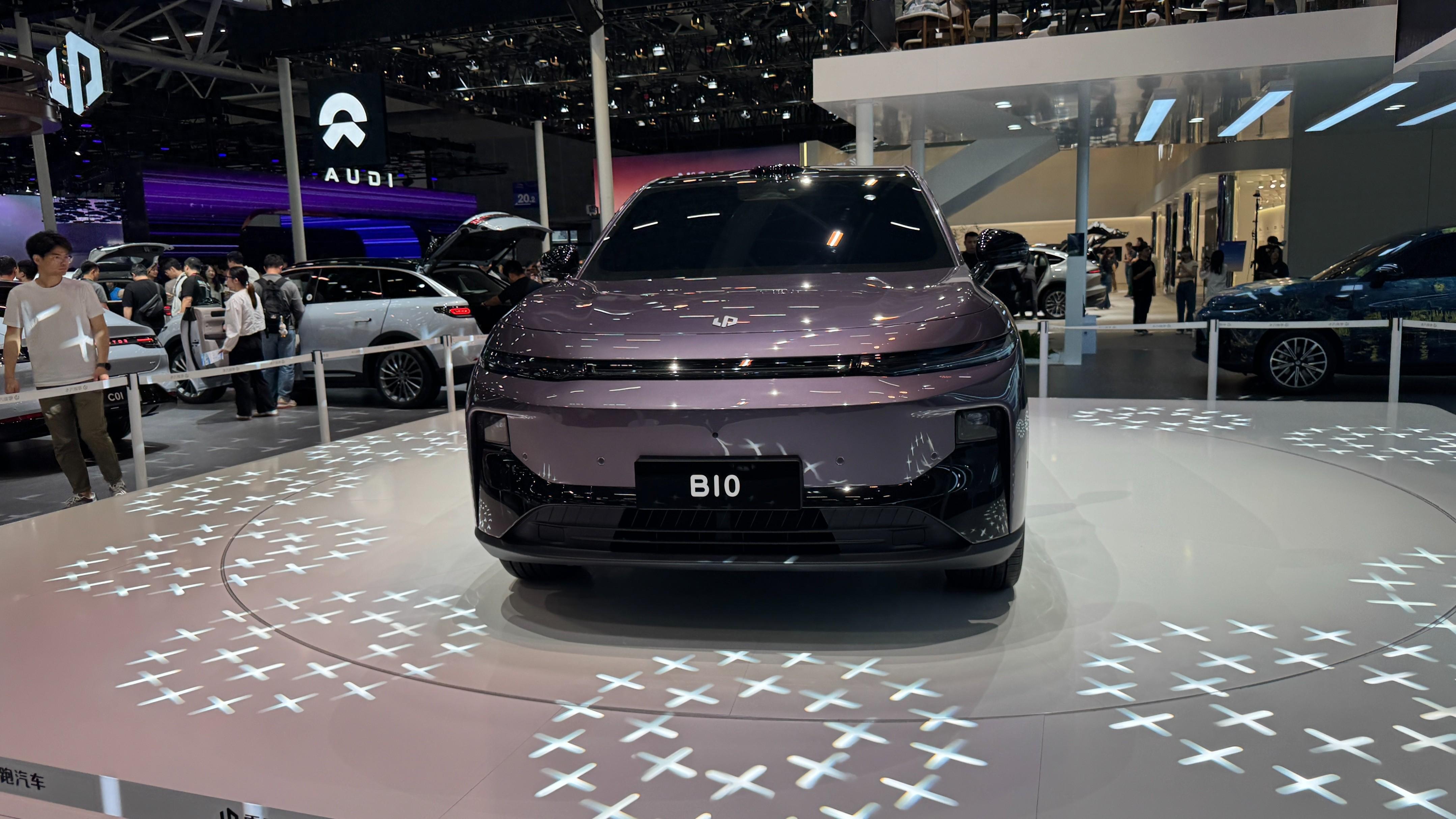 搭載8295和8650雙芯片！零跑 B10在廣州車展國內(nèi)亮相