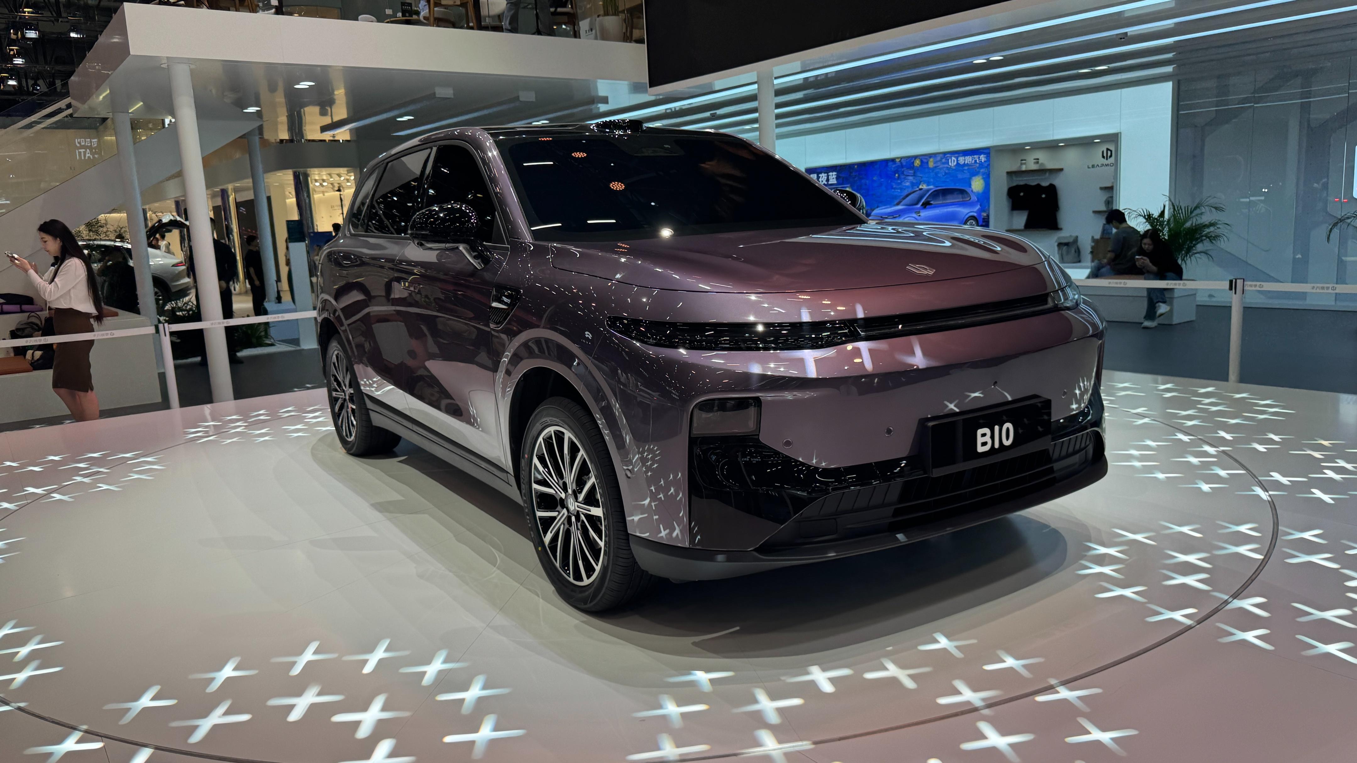 搭載8295和8650雙芯片！零跑 B10在廣州車展國內(nèi)亮相