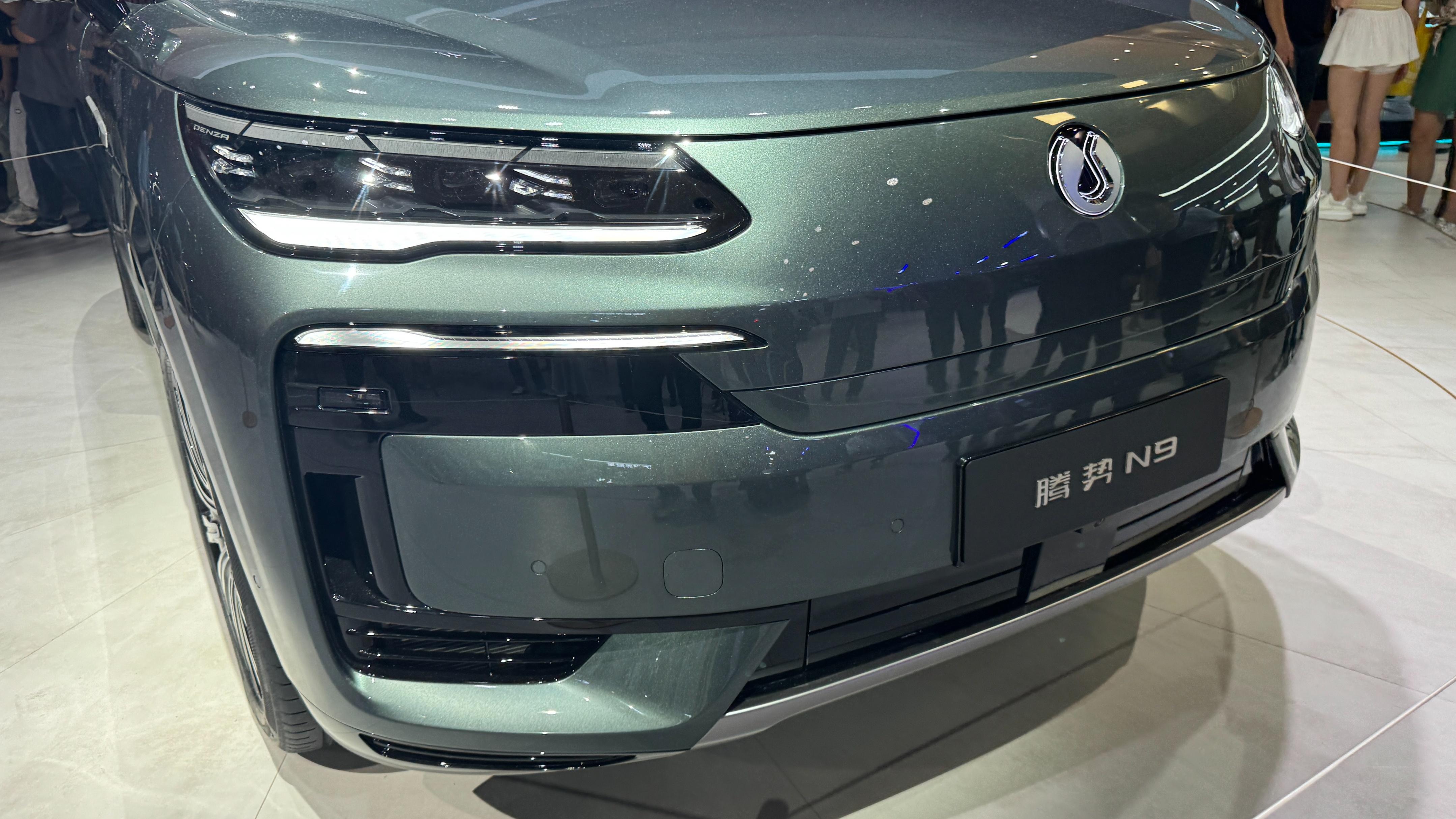 搭載易三方技術(shù)平臺(tái)！騰勢旗艦SUV N9在廣州車展正式亮相