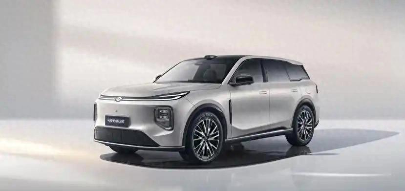 長(zhǎng)安未來(lái)3年推出10款智駕版車型！首款車型啟源Q07正式亮相