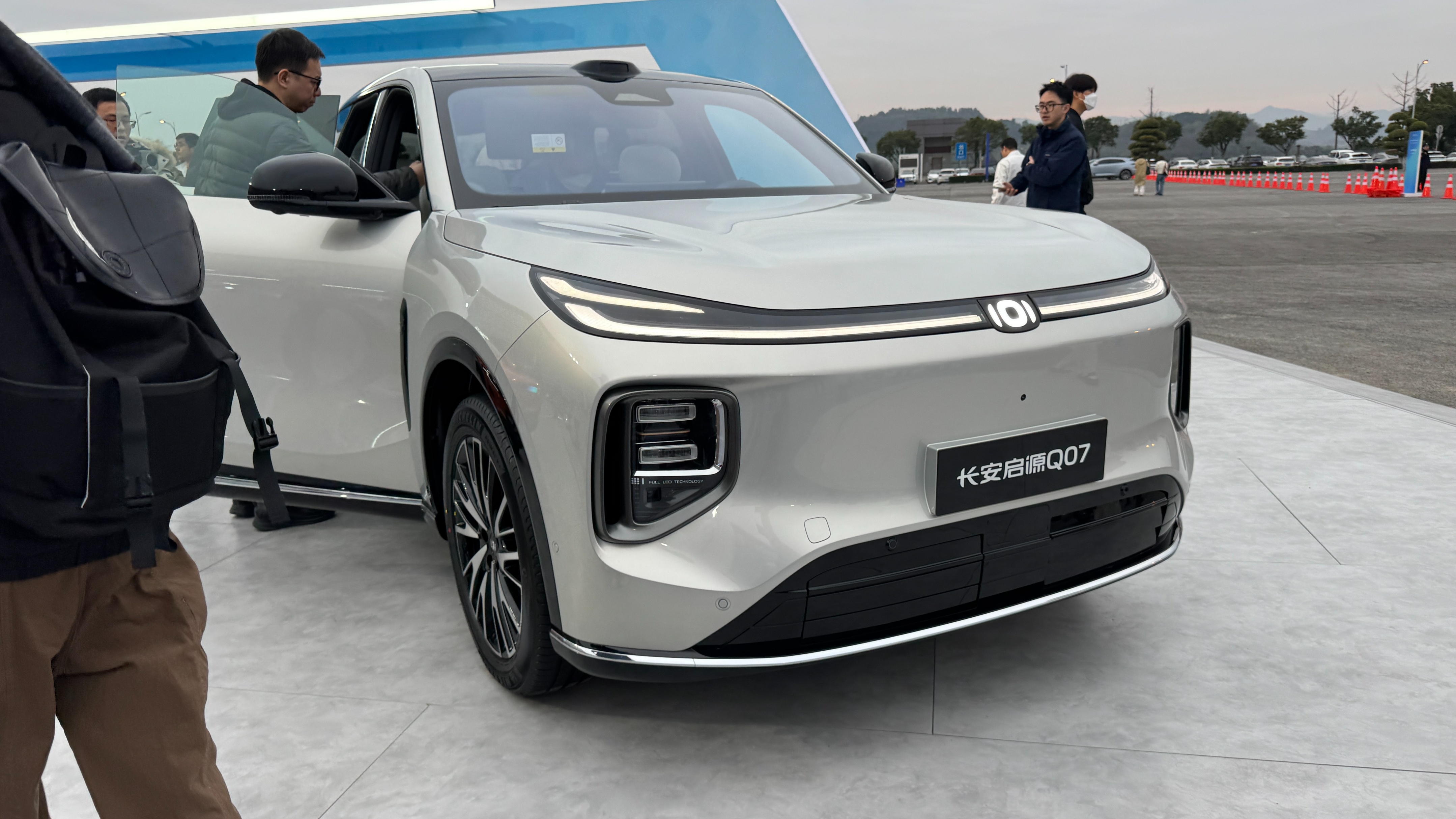 長(zhǎng)安未來(lái)3年推出10款智駕版車型！首款車型啟源Q07正式亮相