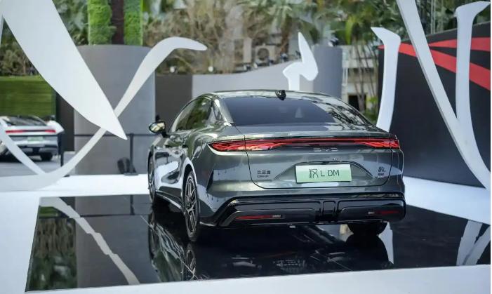 預(yù)售價(jià)27萬元起！比亞迪全新轎車漢 L EV開啟預(yù)售