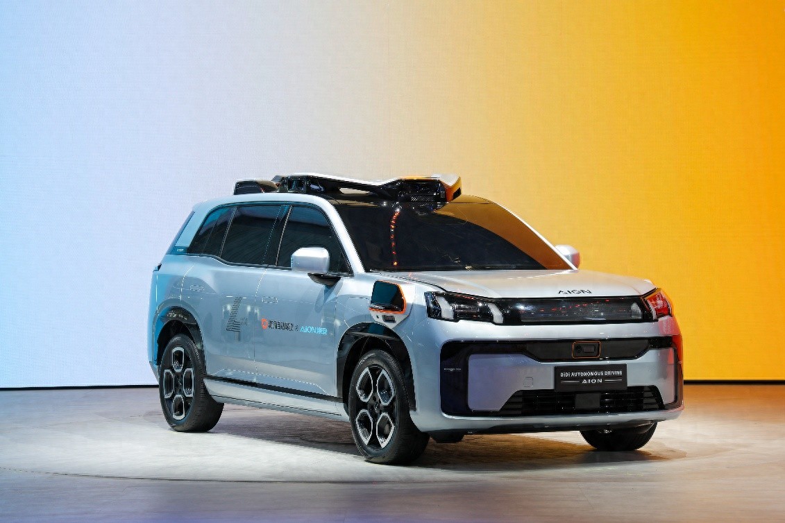 全球首輛前裝量產(chǎn)L4，一臺車10顆激光雷達(dá)